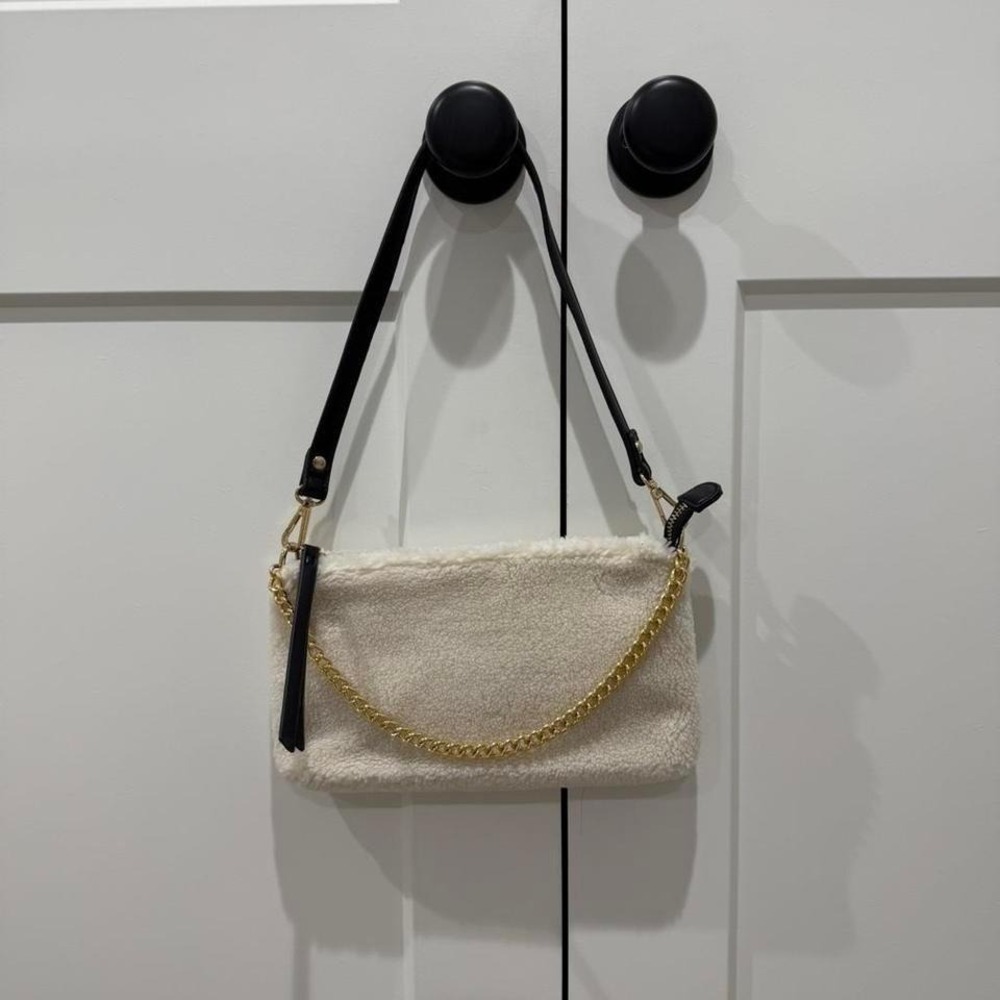 Like Dreams Cream Faux Shearling Baguette Bag Gold Chain ShoulderBag Cream/black